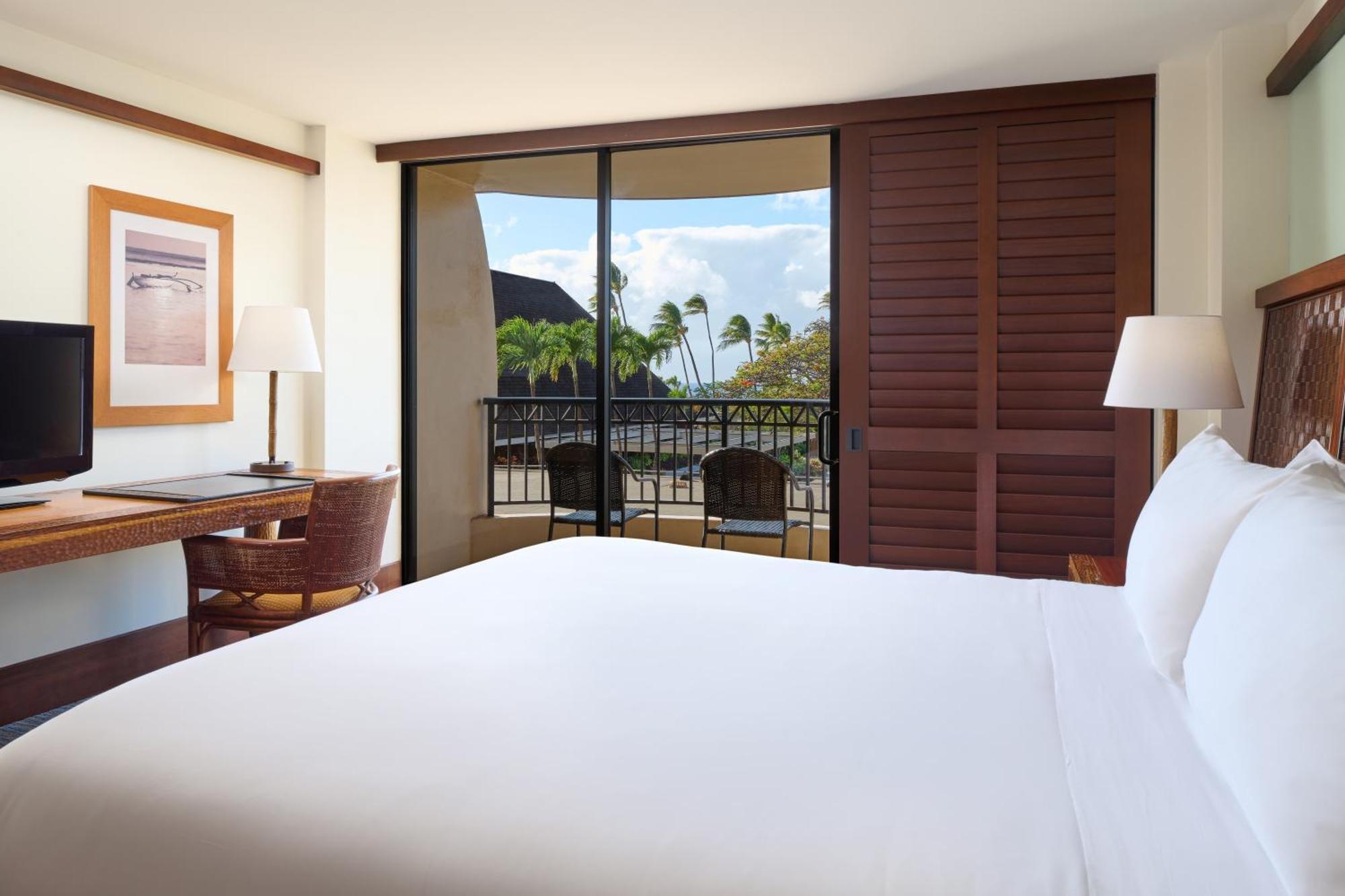 Royal Lahaina Resort & Bungalows Room photo